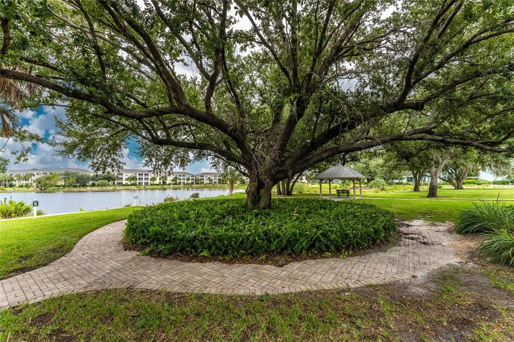 待售: $175,000 (2 贝兹, 2 浴室, 993 平方英尺)