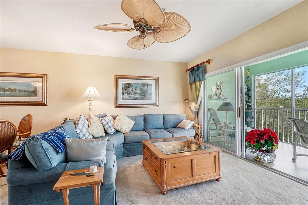 待售: $175,000 (2 贝兹, 2 浴室, 993 平方英尺)