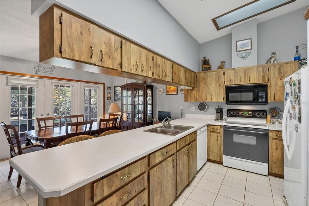 待售: $325,000 (3 贝兹, 2 浴室, 1348 平方英尺)