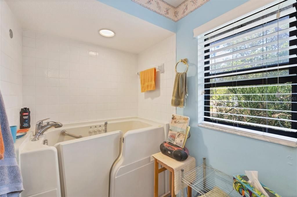 待售: $325,000 (3 贝兹, 2 浴室, 1348 平方英尺)