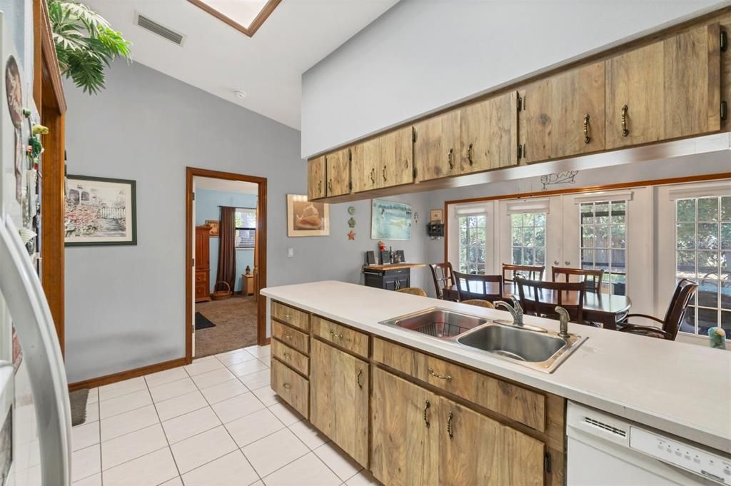 待售: $325,000 (3 贝兹, 2 浴室, 1348 平方英尺)