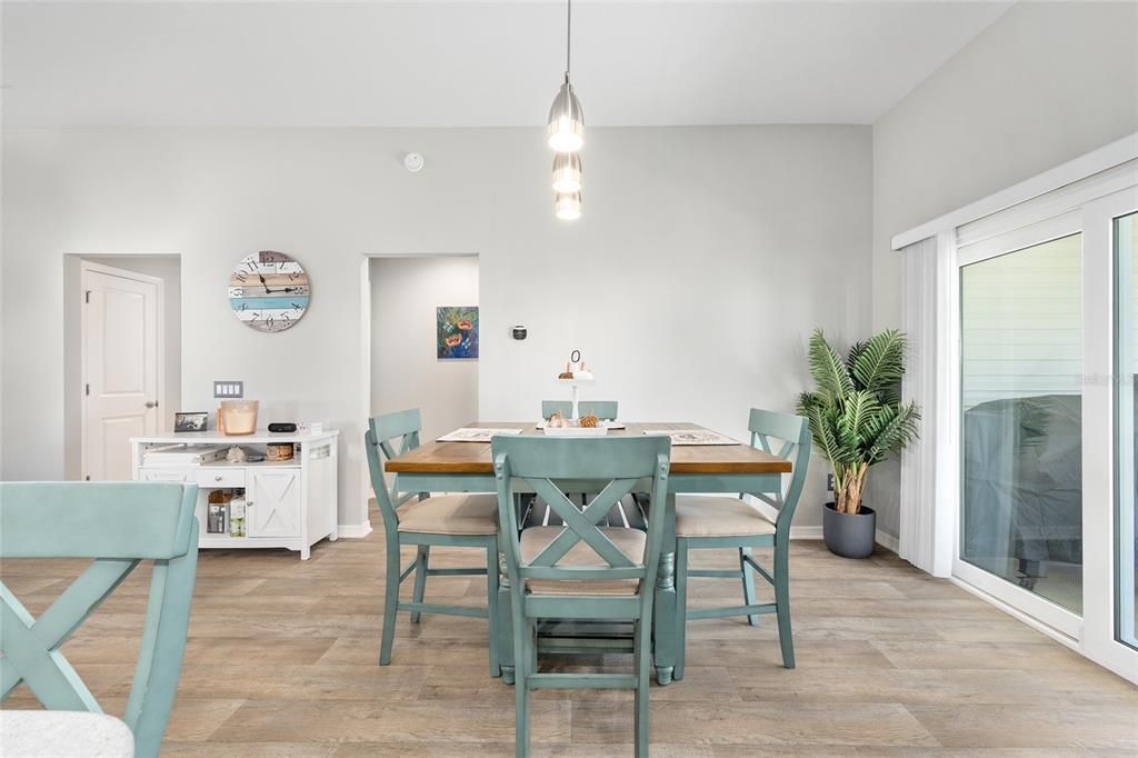 For Sale: $362,750 (3 beds, 2 baths, 1631 Square Feet)