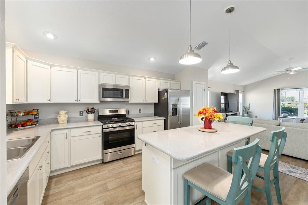 For Sale: $362,750 (3 beds, 2 baths, 1631 Square Feet)