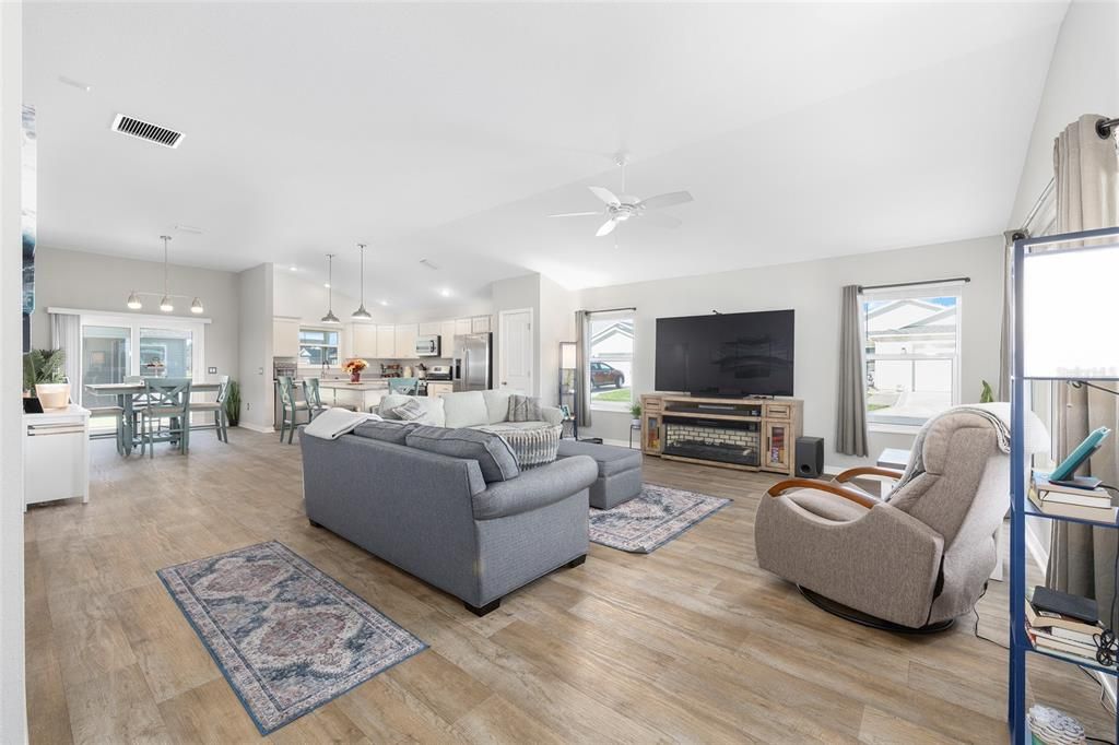 For Sale: $362,750 (3 beds, 2 baths, 1631 Square Feet)