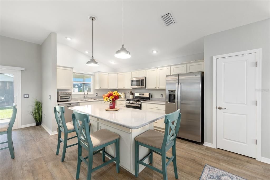 For Sale: $362,750 (3 beds, 2 baths, 1631 Square Feet)