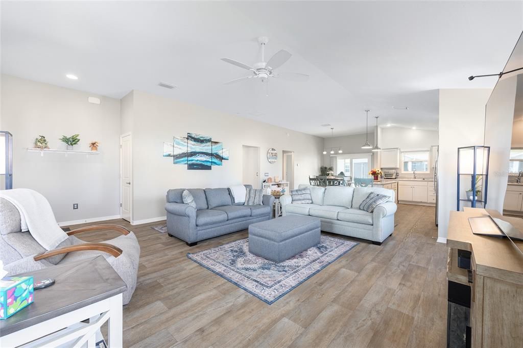 For Sale: $362,750 (3 beds, 2 baths, 1631 Square Feet)