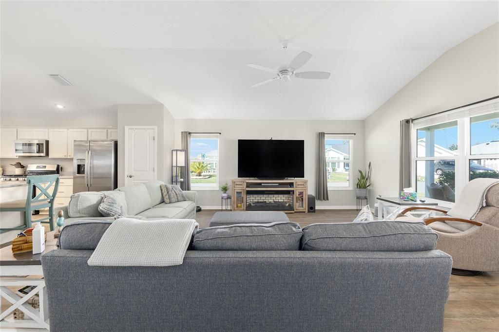 For Sale: $362,750 (3 beds, 2 baths, 1631 Square Feet)