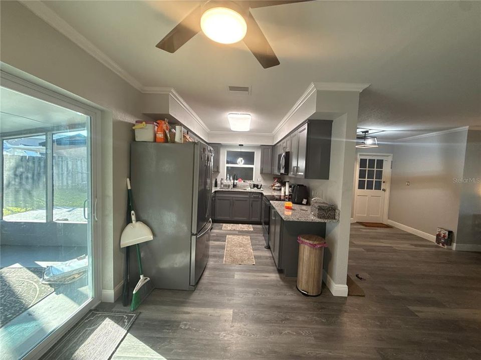 For Sale: $375,000 (3 beds, 2 baths, 1300 Square Feet)