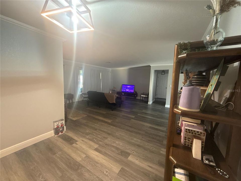 For Sale: $375,000 (3 beds, 2 baths, 1300 Square Feet)