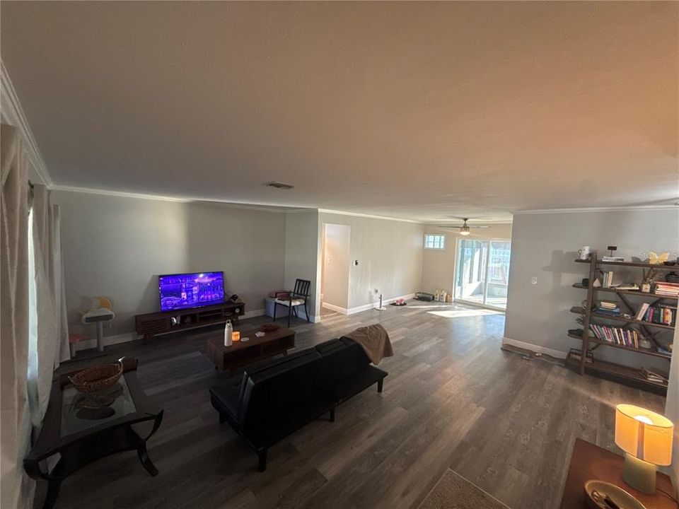 For Sale: $375,000 (3 beds, 2 baths, 1300 Square Feet)