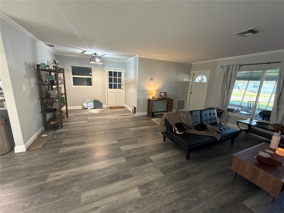 For Sale: $375,000 (3 beds, 2 baths, 1300 Square Feet)