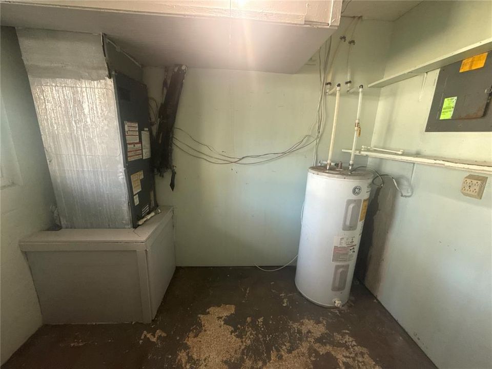 For Sale: $375,000 (3 beds, 2 baths, 1300 Square Feet)