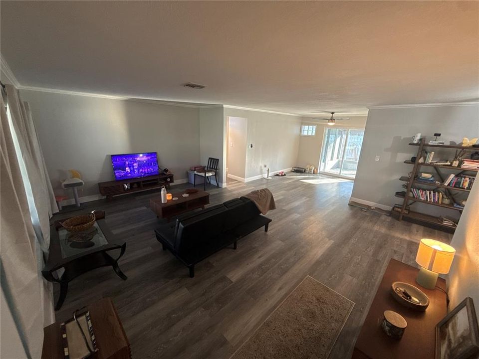 For Sale: $375,000 (3 beds, 2 baths, 1300 Square Feet)