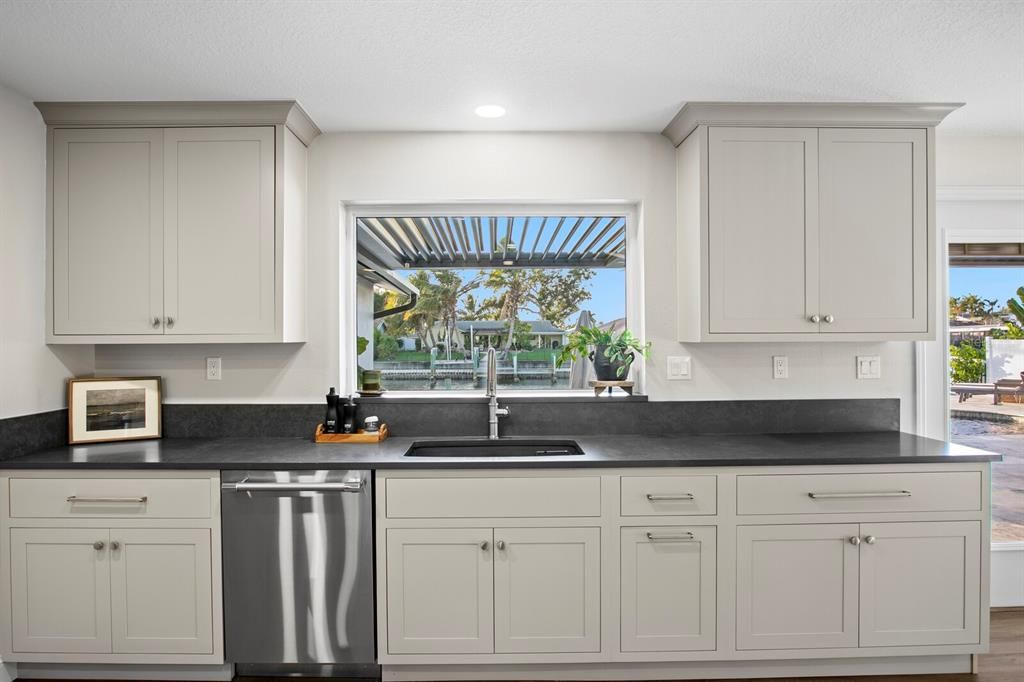 待售: $1,900,000 (3 贝兹, 3 浴室, 2552 平方英尺)