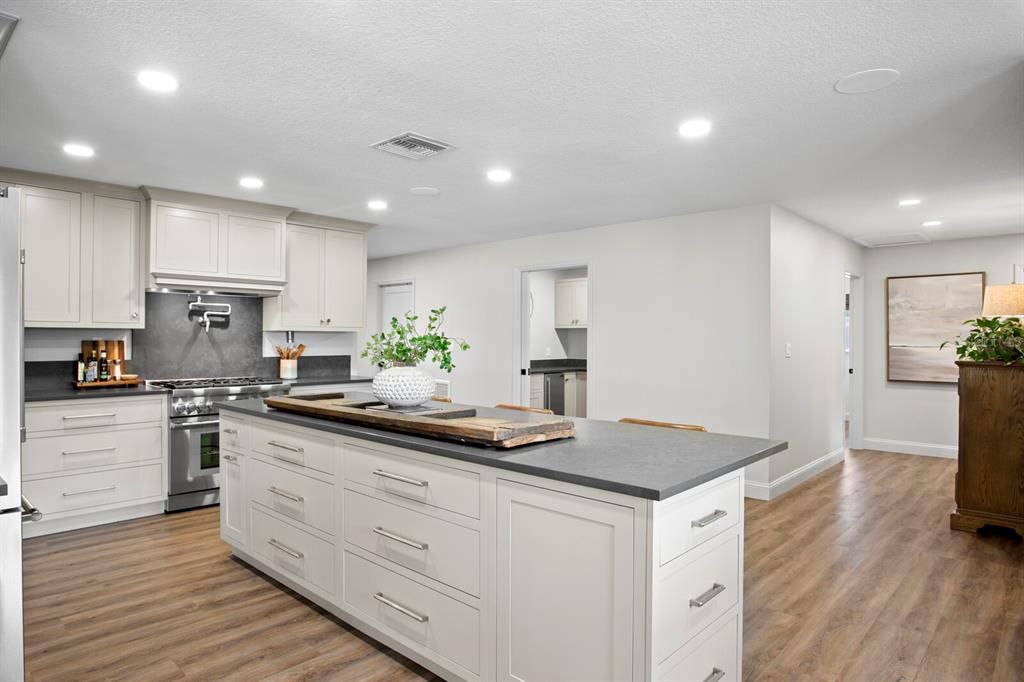 待售: $1,900,000 (3 贝兹, 3 浴室, 2552 平方英尺)