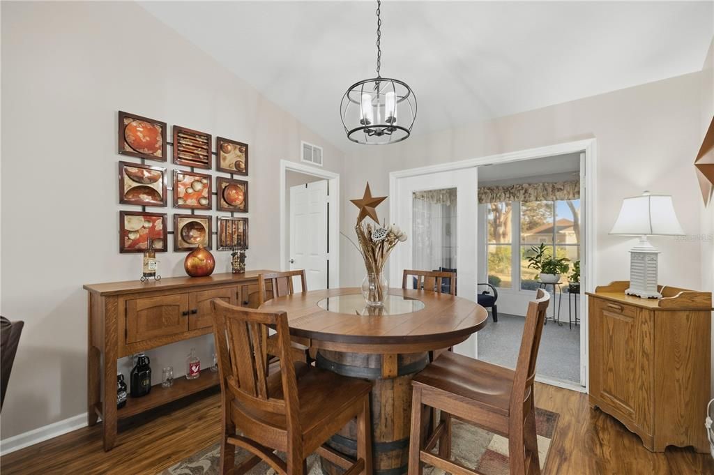 待售: $295,000 (2 贝兹, 2 浴室, 1569 平方英尺)