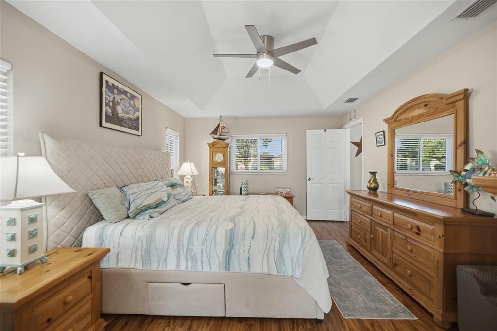 待售: $295,000 (2 贝兹, 2 浴室, 1569 平方英尺)