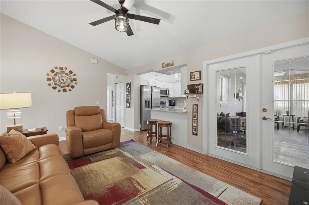 待售: $295,000 (2 贝兹, 2 浴室, 1569 平方英尺)