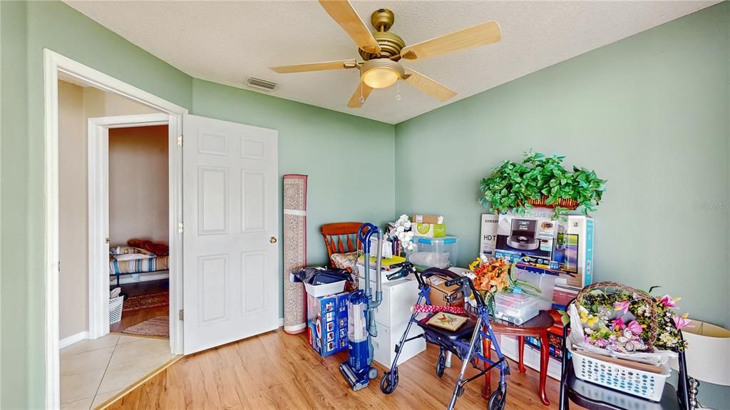 En Venta: $290,000 (3 camas, 2 baños, 1050 Pies cuadrados)