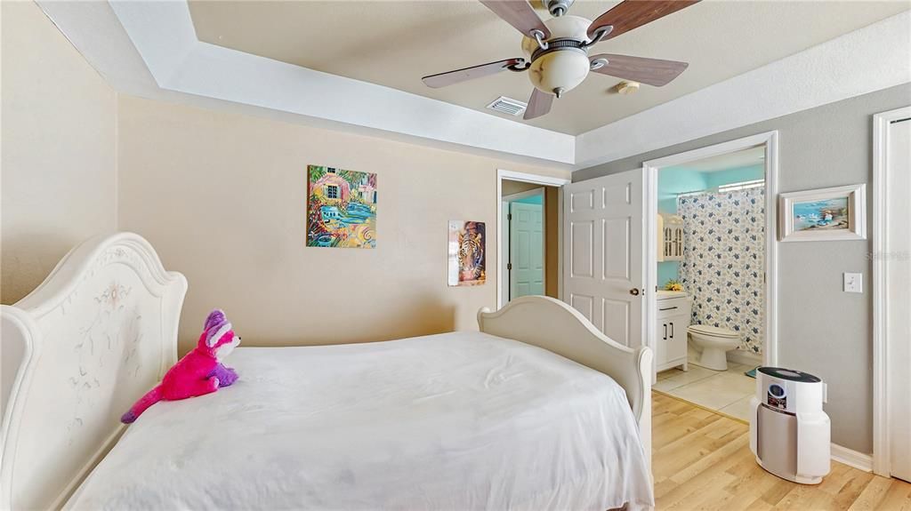 En Venta: $290,000 (3 camas, 2 baños, 1050 Pies cuadrados)