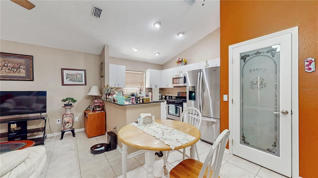 En Venta: $290,000 (3 camas, 2 baños, 1050 Pies cuadrados)