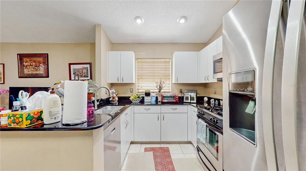 En Venta: $290,000 (3 camas, 2 baños, 1050 Pies cuadrados)