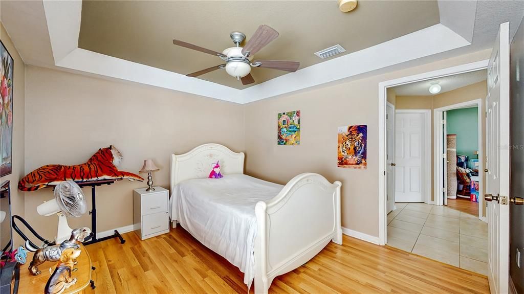 En Venta: $290,000 (3 camas, 2 baños, 1050 Pies cuadrados)