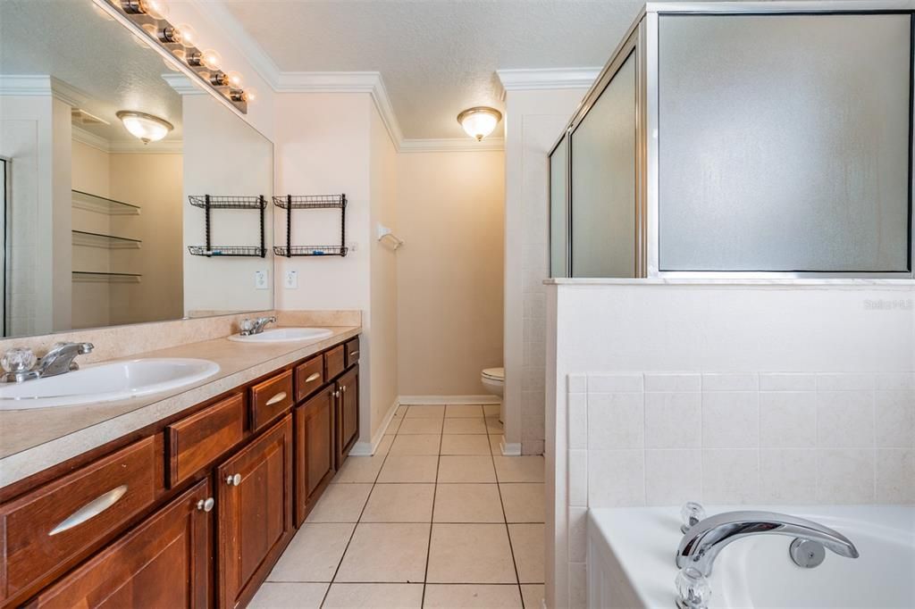 待售: $290,000 (4 贝兹, 2 浴室, 1755 平方英尺)