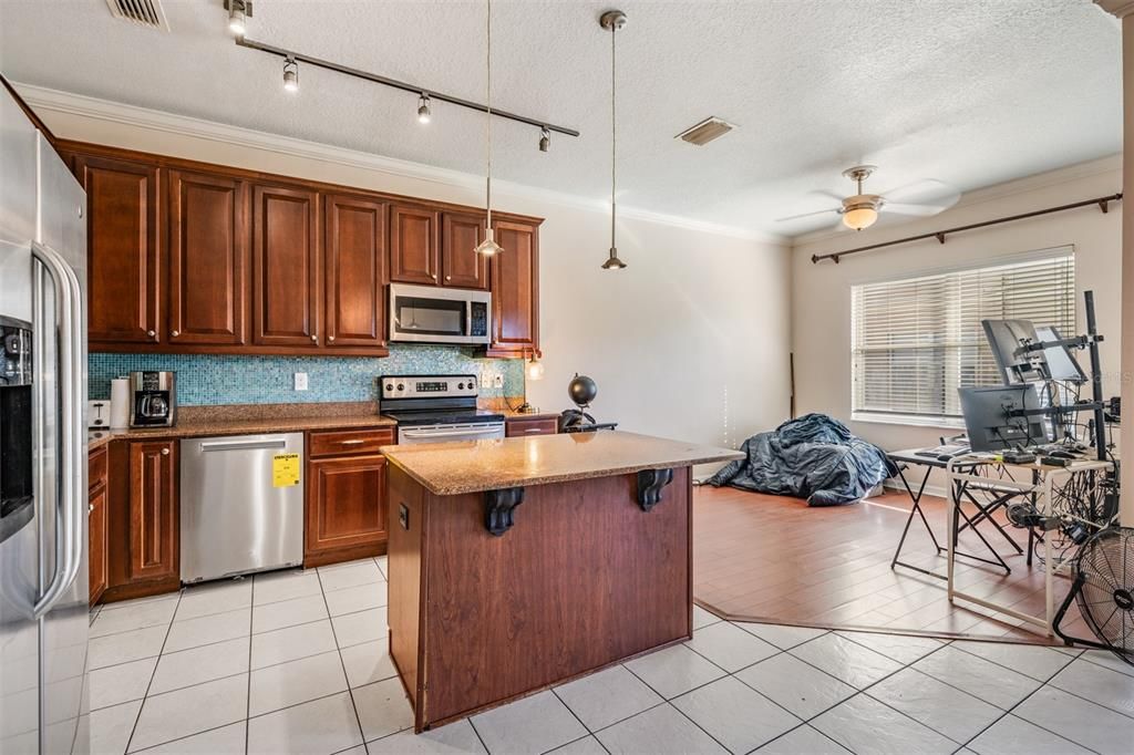 待售: $290,000 (4 贝兹, 2 浴室, 1755 平方英尺)