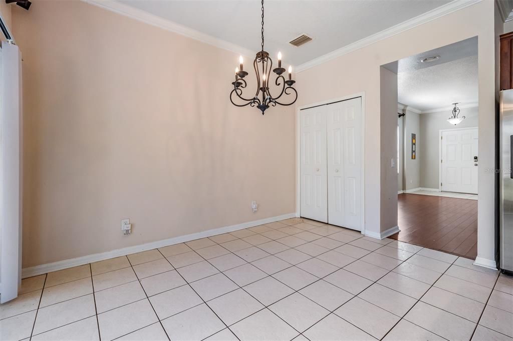 待售: $290,000 (4 贝兹, 2 浴室, 1755 平方英尺)