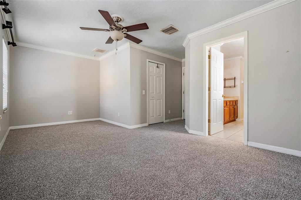 待售: $290,000 (4 贝兹, 2 浴室, 1755 平方英尺)