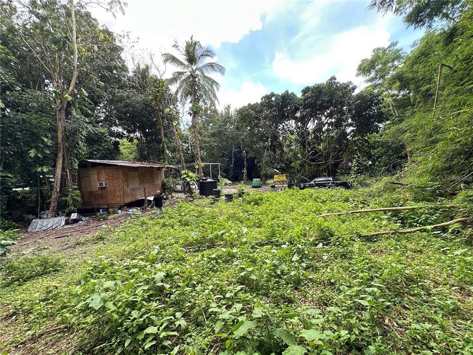 На продажу: $299,000 (0.76 acres)