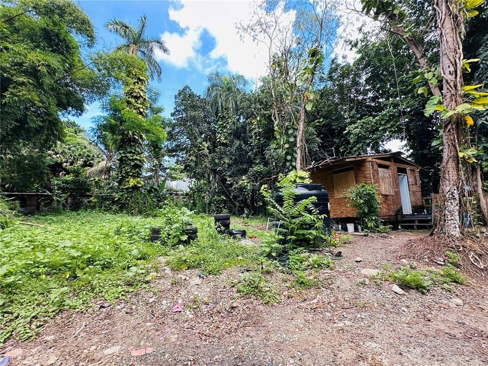 На продажу: $299,000 (0.76 acres)