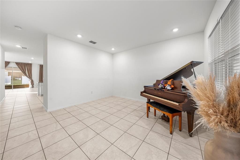 В аренду: $2,200 (3 спален, 2 ванн, 1856 Квадратных фут)