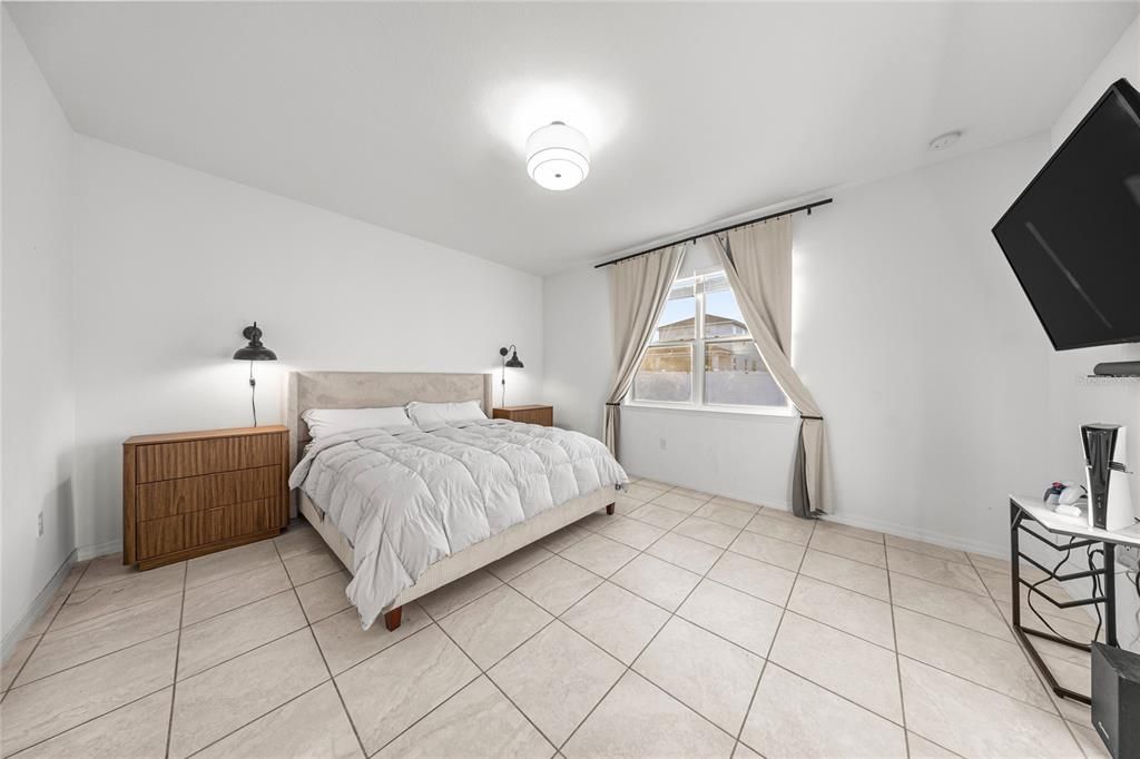 В аренду: $2,200 (3 спален, 2 ванн, 1856 Квадратных фут)