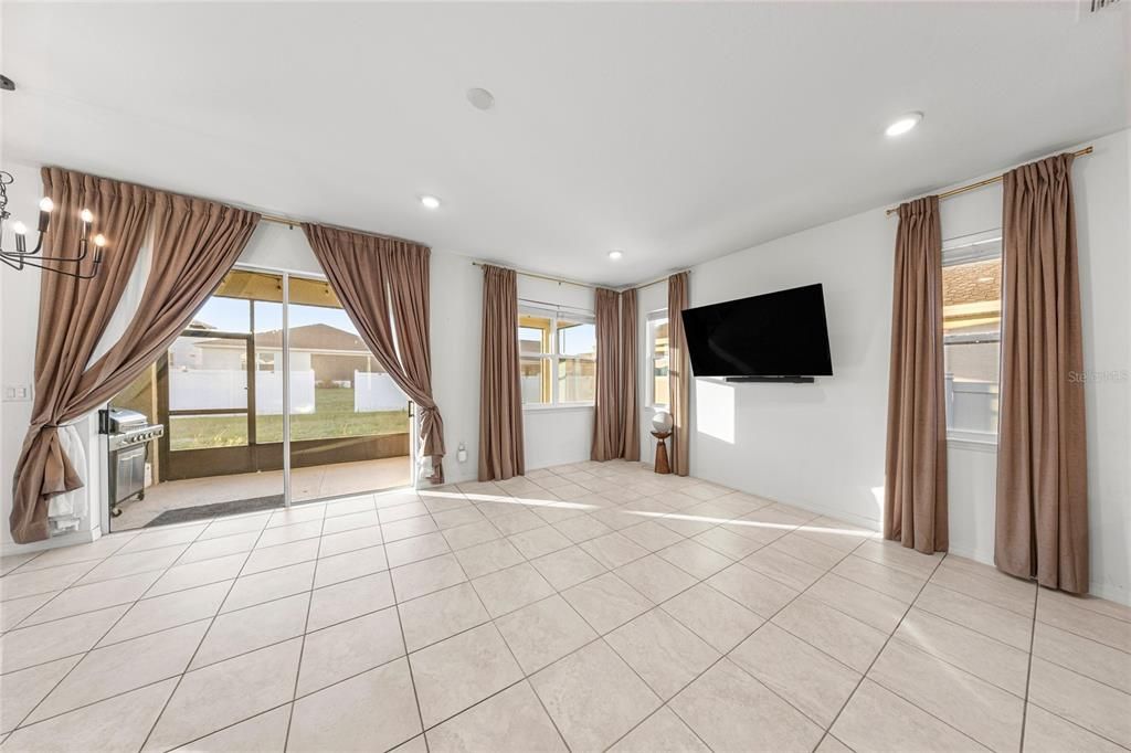 В аренду: $2,200 (3 спален, 2 ванн, 1856 Квадратных фут)