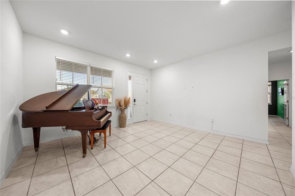 В аренду: $2,200 (3 спален, 2 ванн, 1856 Квадратных фут)