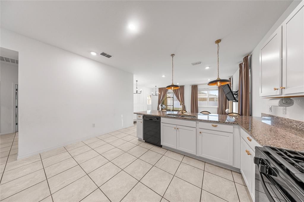 В аренду: $2,200 (3 спален, 2 ванн, 1856 Квадратных фут)