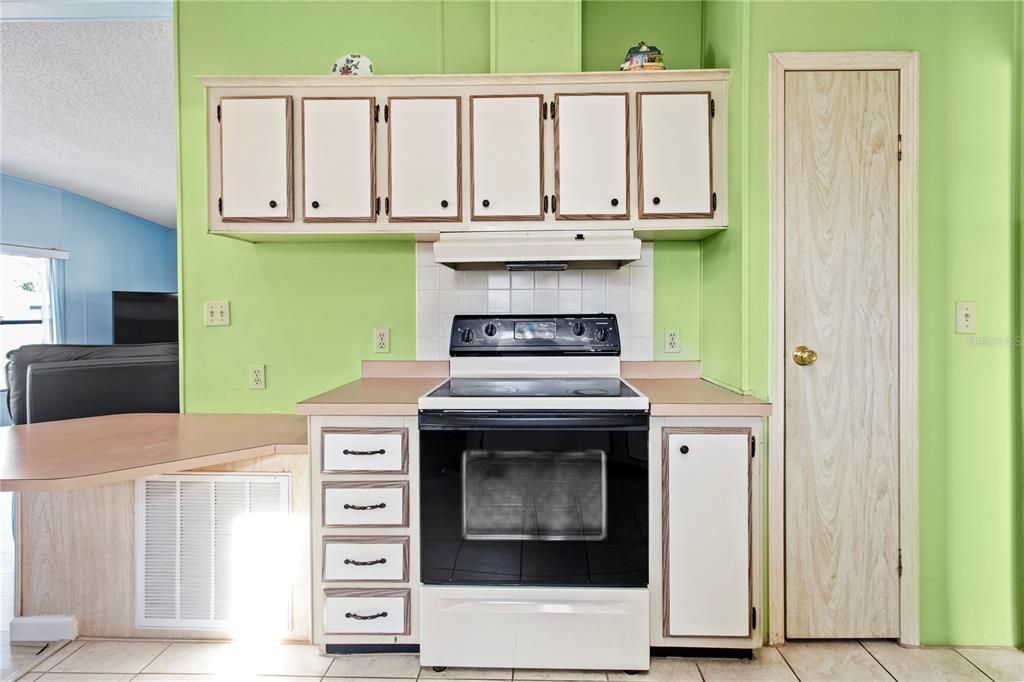 待售: $215,000 (2 贝兹, 2 浴室, 1100 平方英尺)