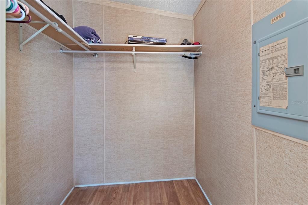 待售: $215,000 (2 贝兹, 2 浴室, 1100 平方英尺)