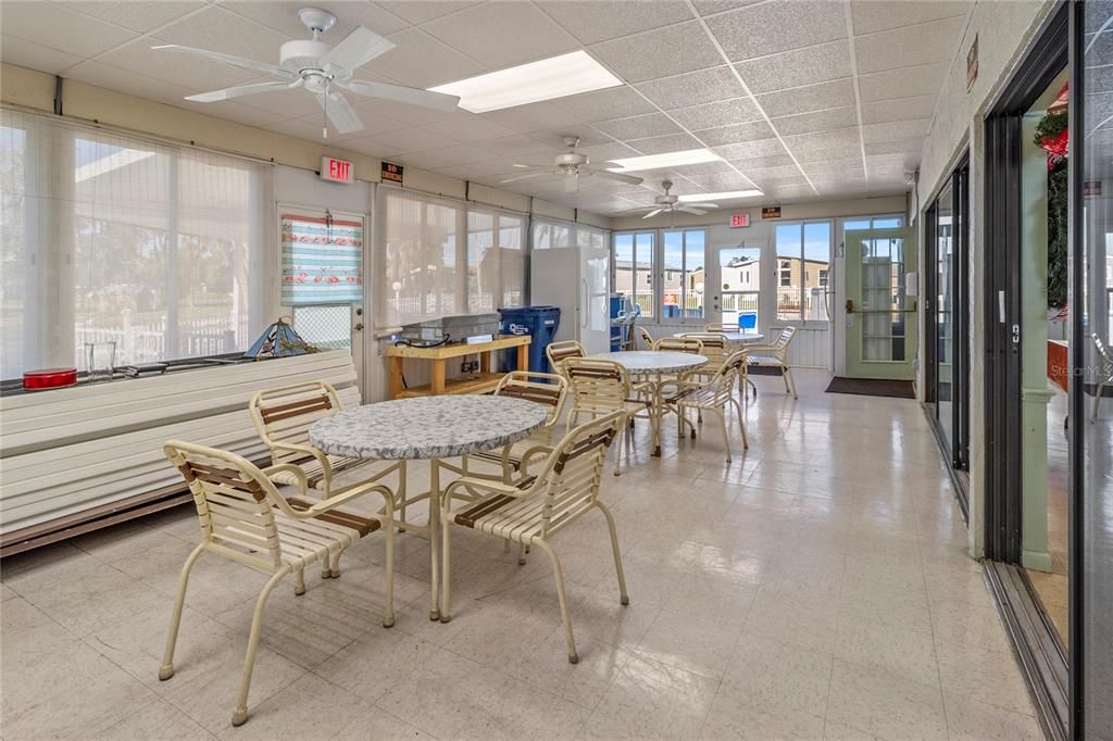 待售: $215,000 (2 贝兹, 2 浴室, 1100 平方英尺)