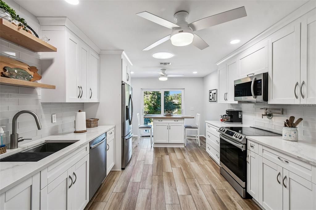 На продажу: $275,000 (2 спален, 1 ванн, 1414 Квадратных фут)