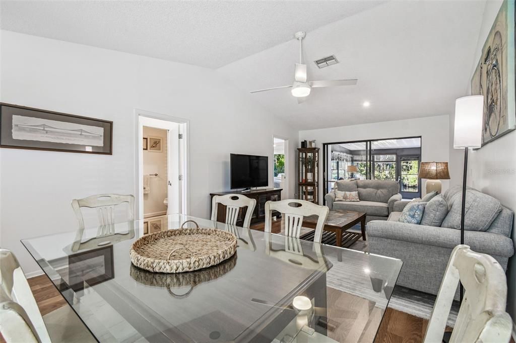 На продажу: $275,000 (2 спален, 1 ванн, 1414 Квадратных фут)