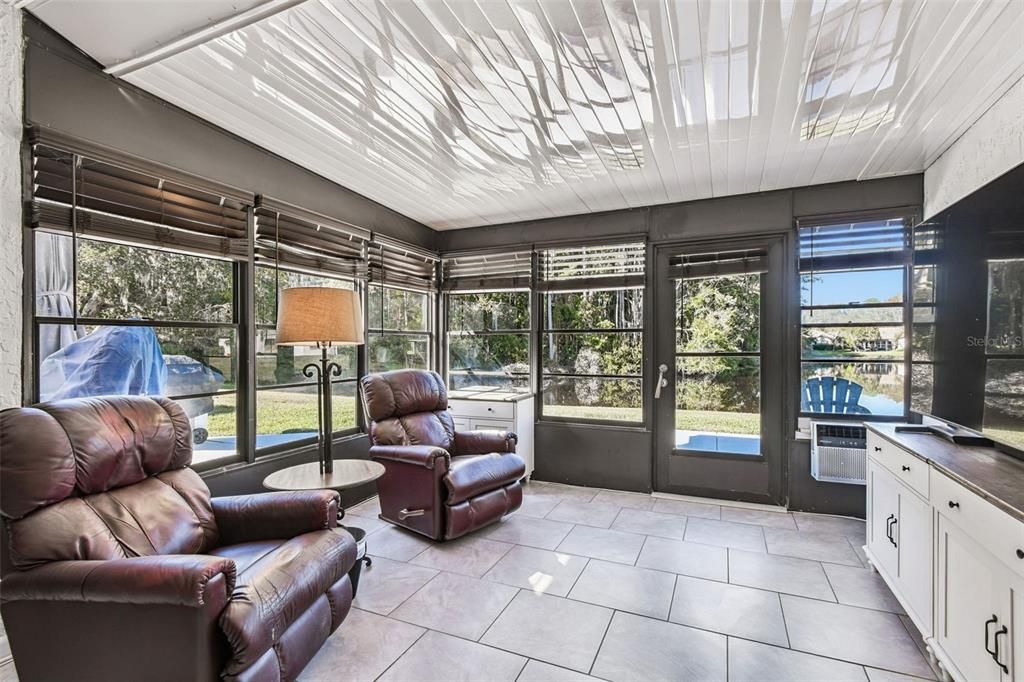 На продажу: $275,000 (2 спален, 1 ванн, 1414 Квадратных фут)