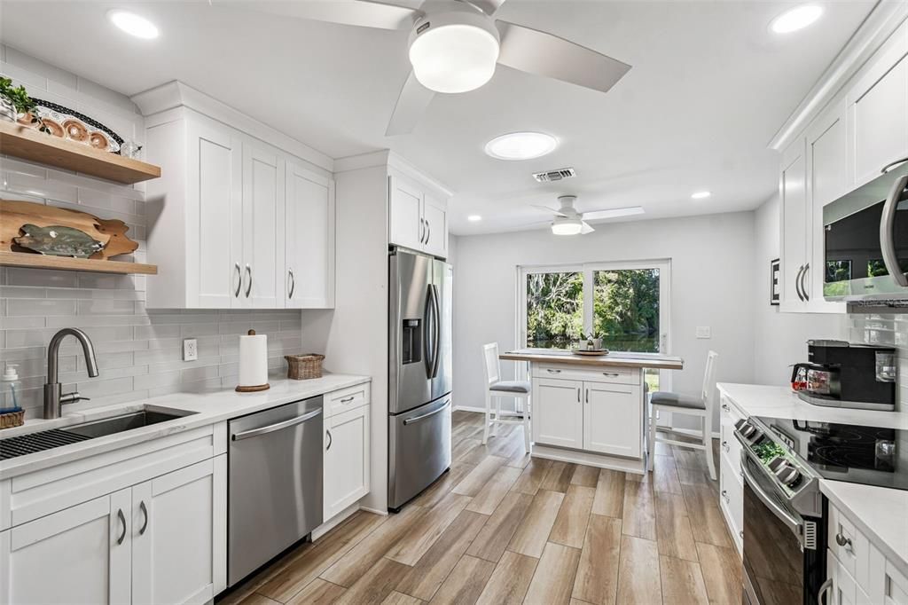 На продажу: $275,000 (2 спален, 1 ванн, 1414 Квадратных фут)