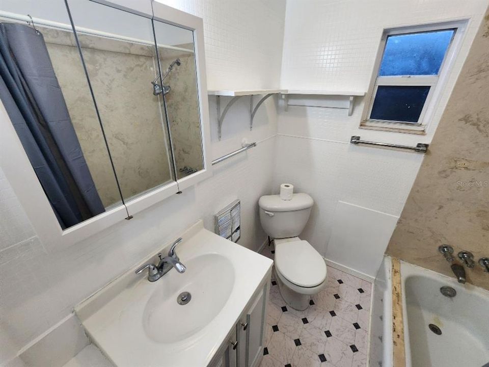 For Rent: $1,500 (2 beds, 1 baths, 600 Square Feet)