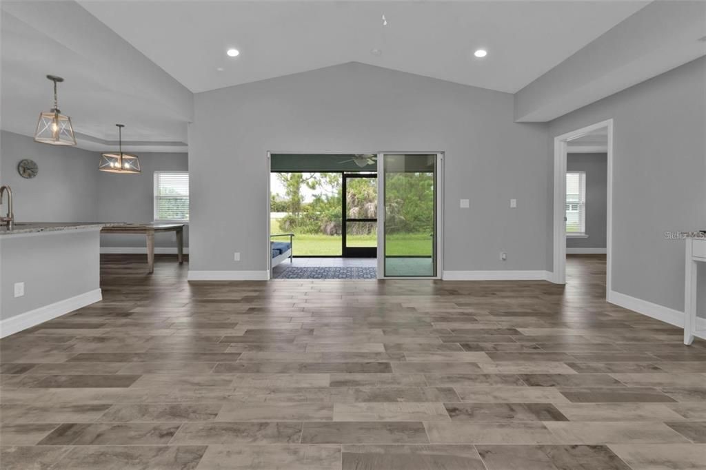 出租: $2,400 (3 贝兹, 2 浴室, 1798 平方英尺)