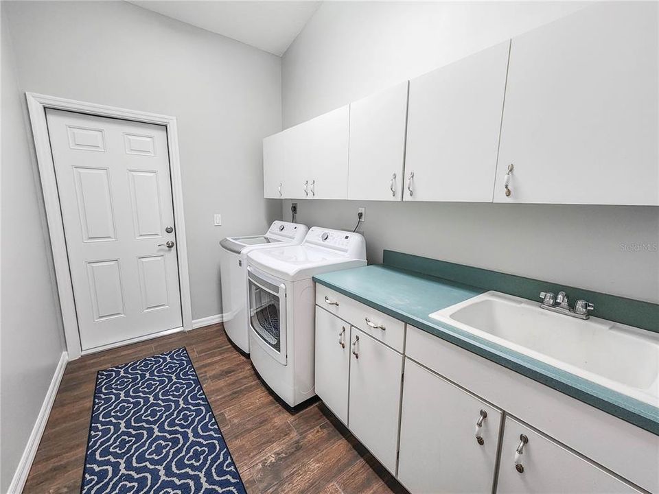 待售: $840,000 (4 贝兹, 2 浴室, 2724 平方英尺)