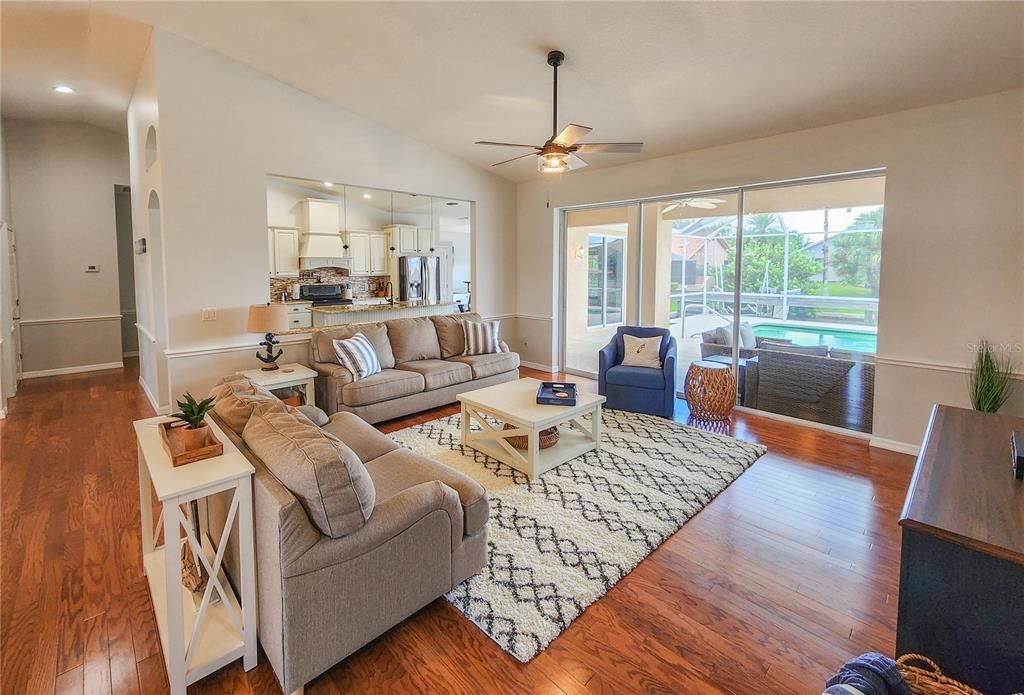 待售: $840,000 (4 贝兹, 2 浴室, 2724 平方英尺)