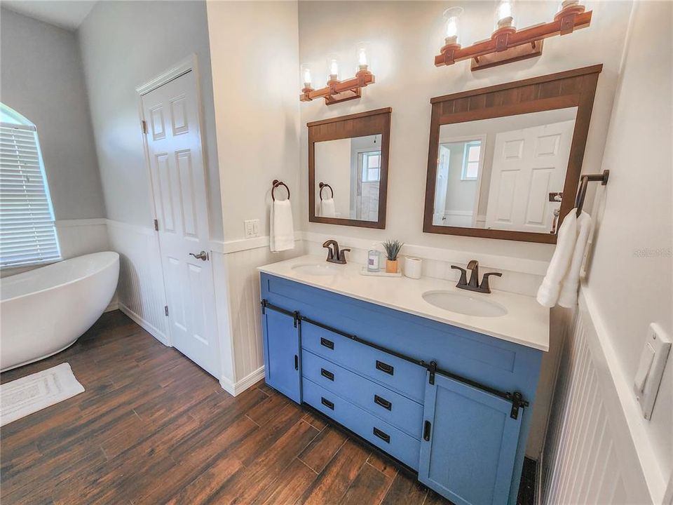 待售: $840,000 (4 贝兹, 2 浴室, 2724 平方英尺)